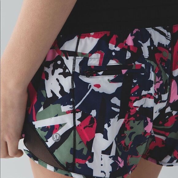 Lululemon Hotty Hot Short  - Picture 4 of 9